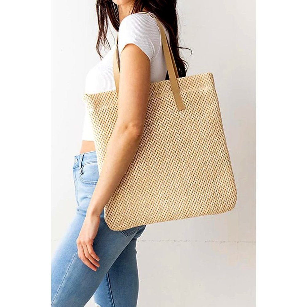 Tote Bag. Natural Color Straw. Faux Leather Straps/Handles. NWT.
